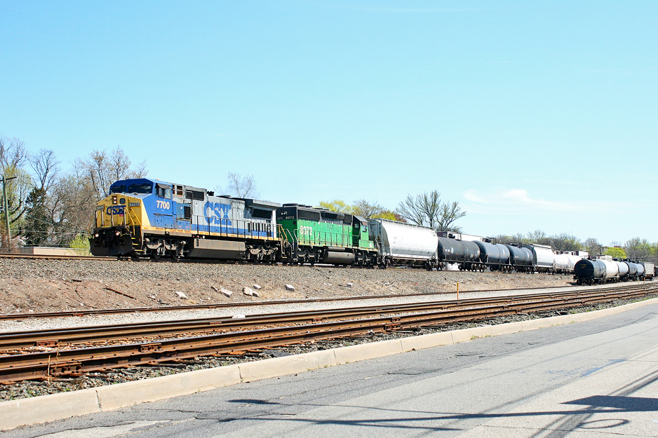 CSX 7700 on Q-418